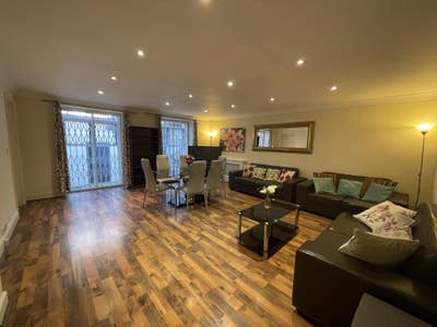 Large 2 Bedrooms Flat in South Kensington  Main Photo