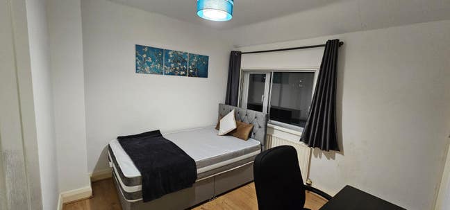 Double room in Uxbridge close to Brunel & Hospital Main Photo