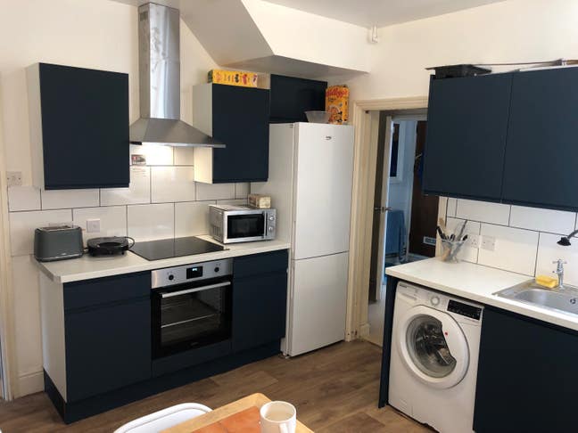 Double room, near University, £155 all inc Main Photo