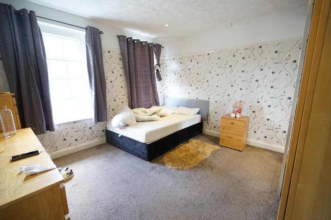 Co-Living Home with a choice of 6 bedrooms Main Photo
