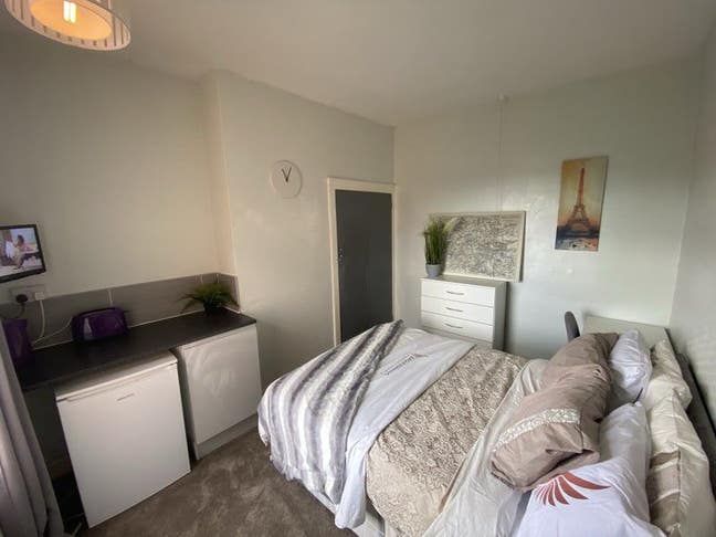 Glasgow st double room  in Smart spacious home  Main Photo