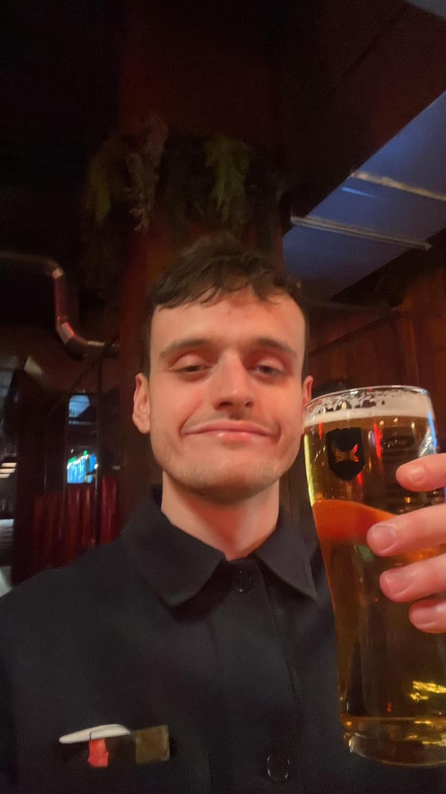 30 Professional Looking for social house! Main Photo