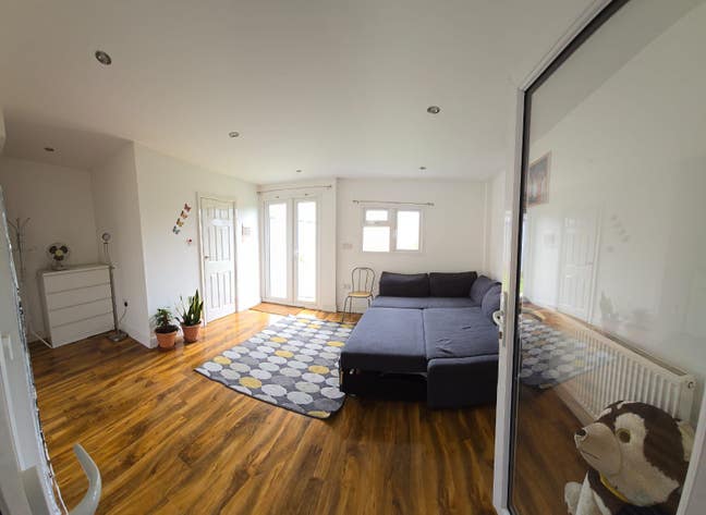 Master bedroom with bathroom included (En-suite) Main Photo