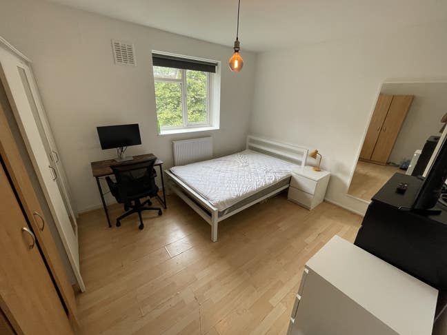 Charming Flat 2mins to Battersea Park! Main Photo