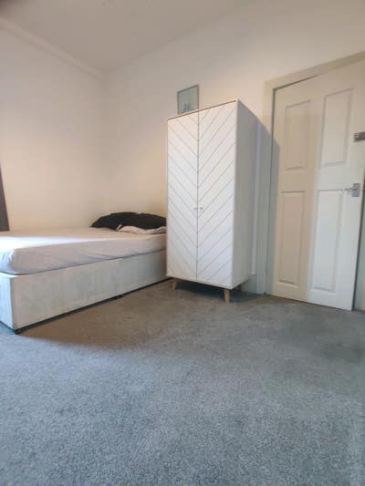 Double bedroom available  Main Photo