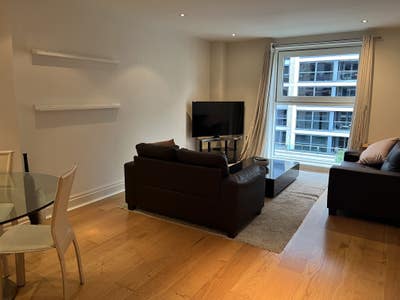 Luxury river view apartment - En-suite  Main Photo