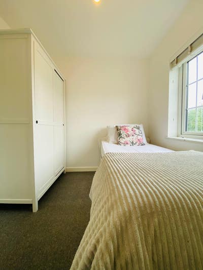 Modern 7 Bed Apartment in Orpington (Walsingham) Main Photo