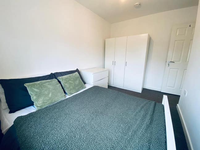 Modern 7 Bed Apartment in Orpington (Walsingham) Main Photo