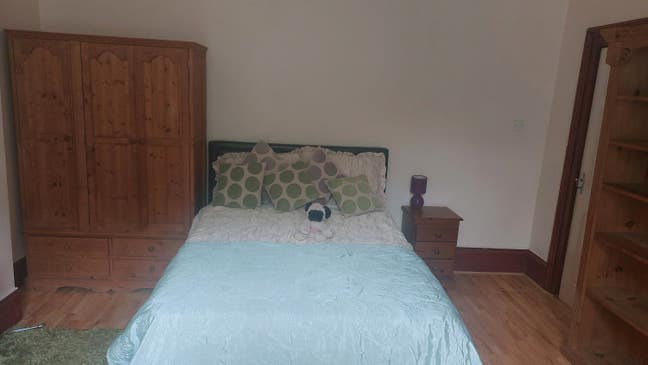 * Massive Double Room & Garden in 2 Bedroom Flat* Main Photo