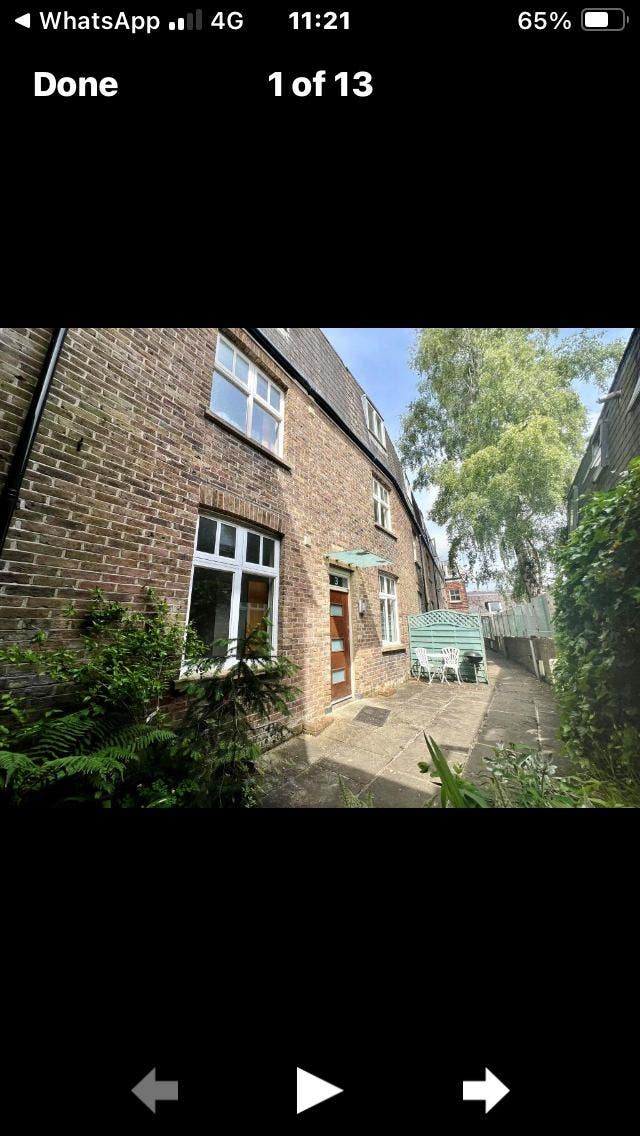 Light and Airy Double Room in Share House  Main Photo
