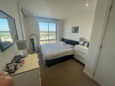 En-Suite room in modern flat Main Photo
