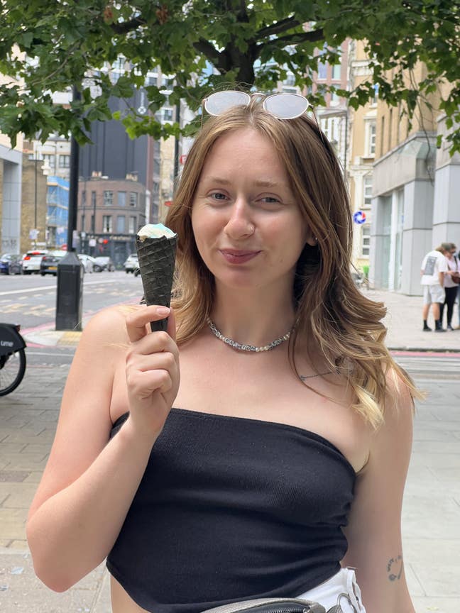 Professional female looking for a double room Main Photo