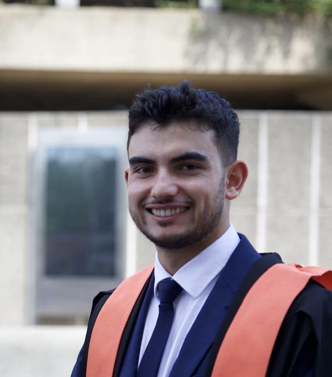 28 year old professional working in London Main Photo