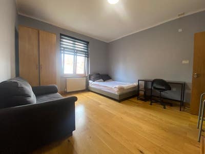 DSS welcome - Bright modern en-suite room Main Photo