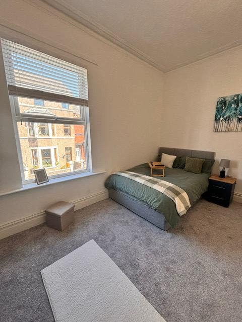 Canada House - Double en-suites available now! Main Photo