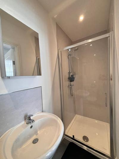 Canada House - Double en-suites available now! Main Photo