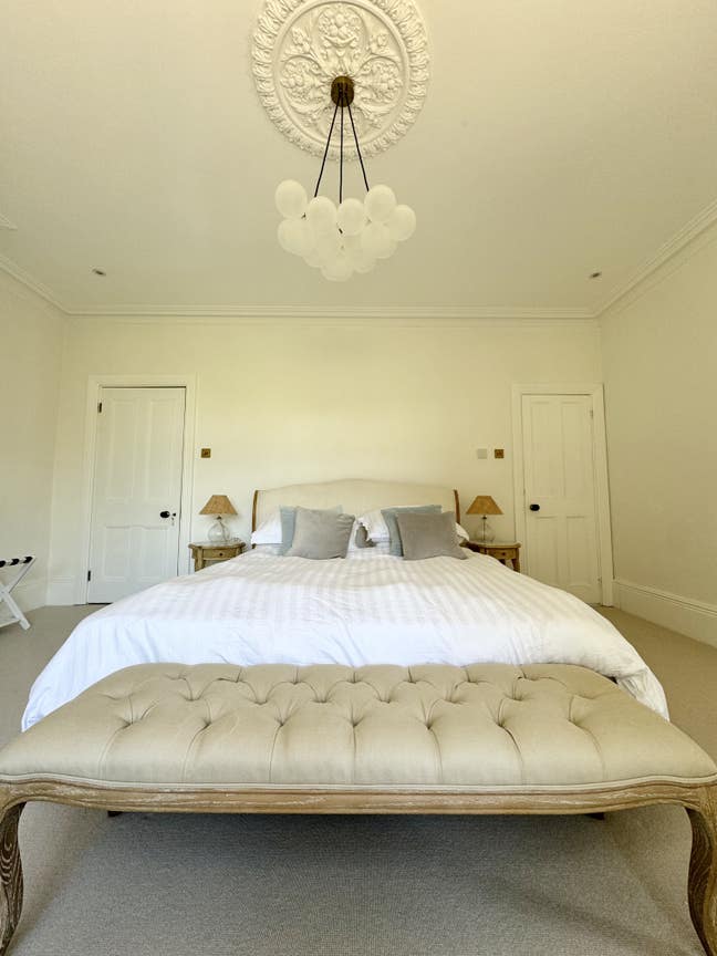 Large sunny en-suite available.  Main Photo