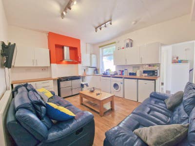 ** Lovely Rooms JQ & City Centre! No Bills to Pay! Main Photo