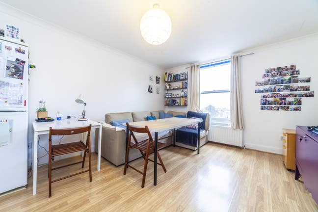 Stunning Two-Bedroom Flat on Harrow Road, Maida Va Main Photo