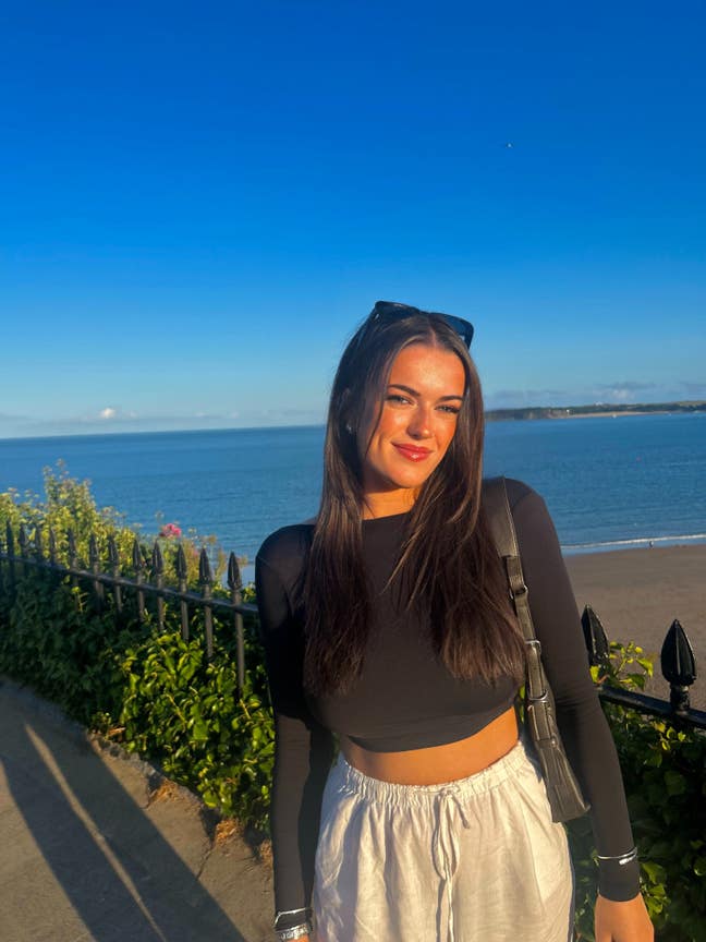 Female professional looking for a room/ buddy  Main Photo