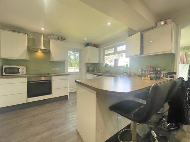 Double en-suite room in shared house  Main Photo