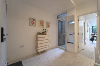 Brentford Station - Large Double & Ensuite Main Photo