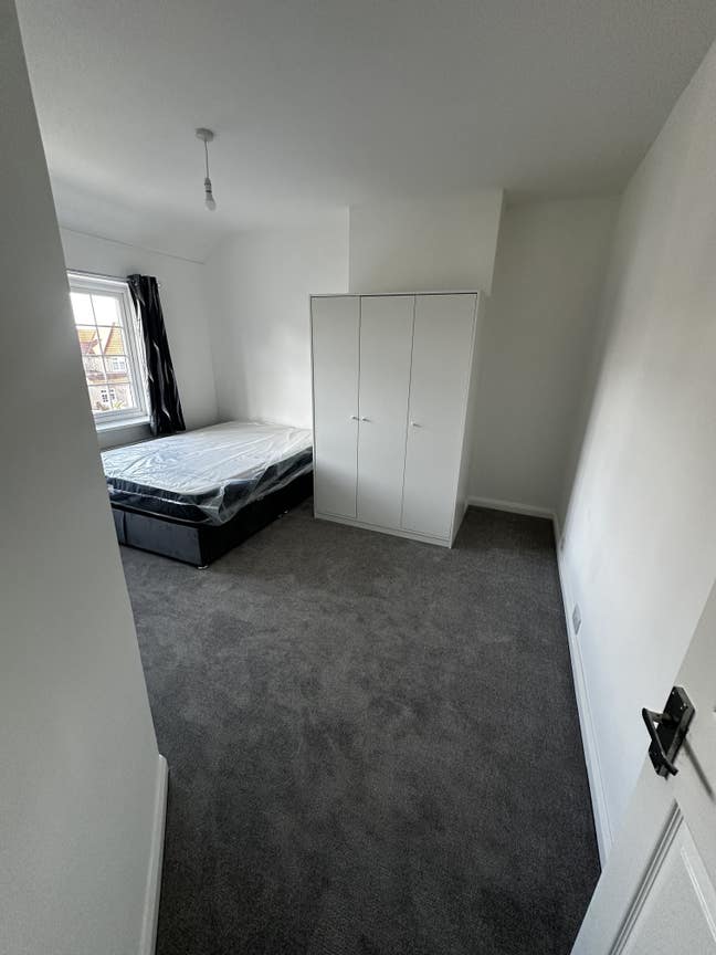 Newly Renovated - 1 Double Room for Rent Main Photo