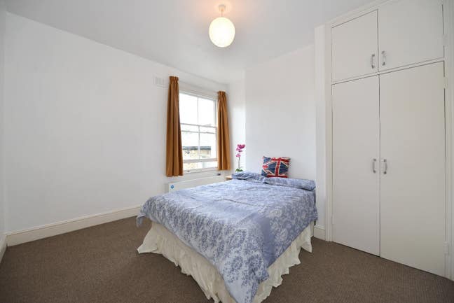 Double Room in a Shared House in Wimbledon Main Photo