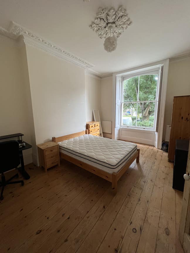 Big double room in beautiful property, great area. Main Photo