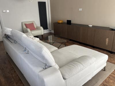 Double room, built in wardroom, clean comfortable  Main Photo