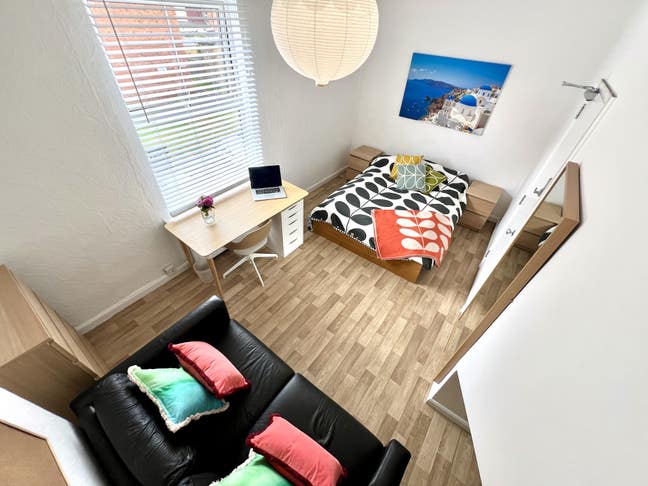 🌸Lge Room, LN5 Loc Yng Profs Happy House!  🌸  Main Photo