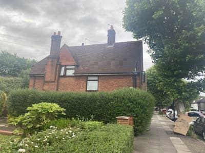 Double Room in Large 4 Bed 2 Bath House East Acton Main Photo