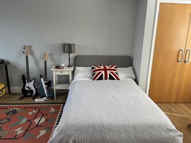 Large double room with en suite in Brixton area. Main Photo