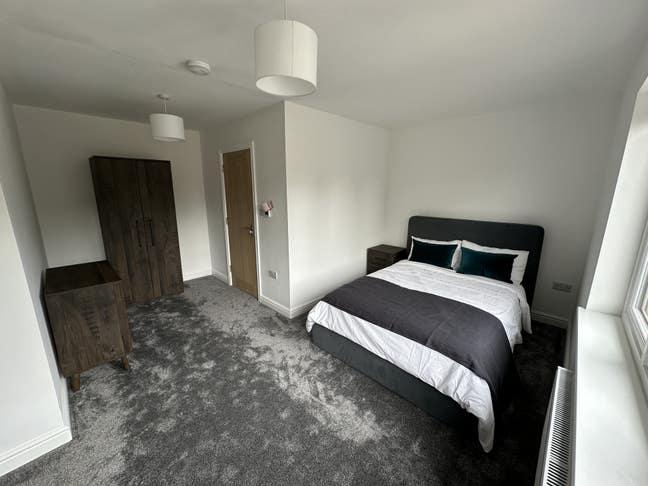 Heaton Moor Double Bedroom luxury house share Main Photo