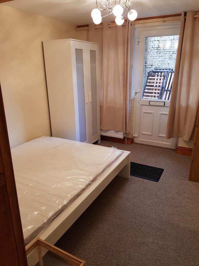 Studio flat in good location Main Photo