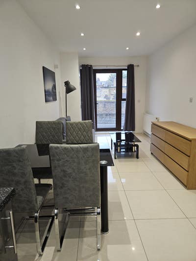 2 Bed Flat with  2Bthrooms in Great location  Main Photo