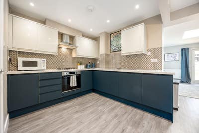 Luxury All Ensuite House Close to Town Main Photo