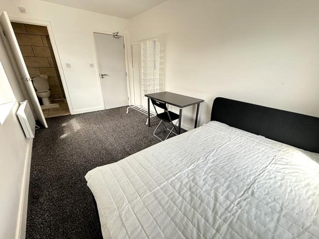 Deposit Payment Plan! Ensuites Near Gravelly Hill! Main Photo