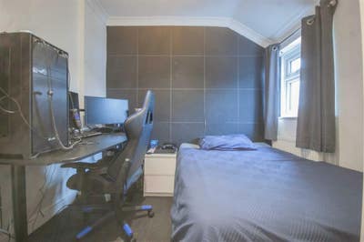 Double room available near Grammar school Main Photo