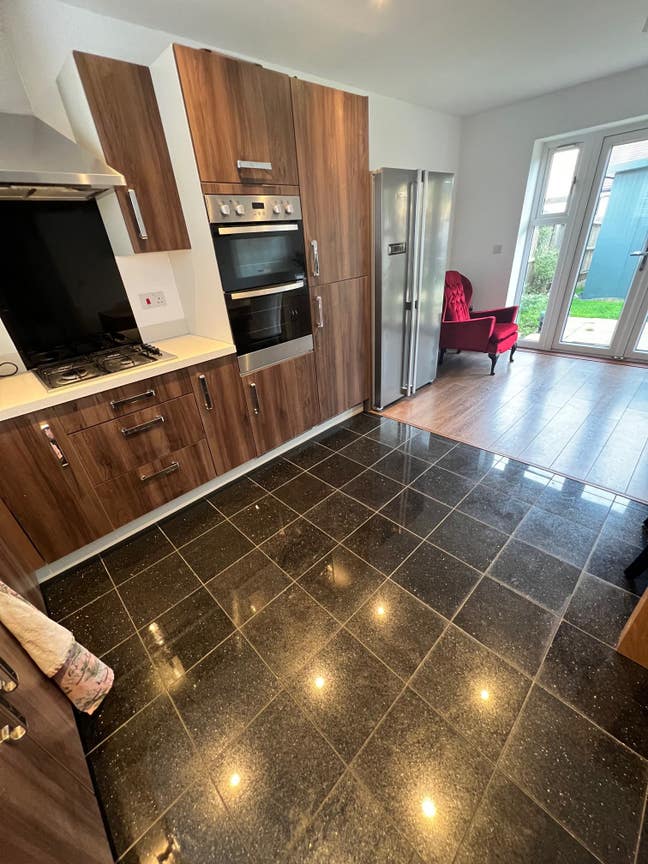 En-suite Rooms Available Newly Build House Main Photo