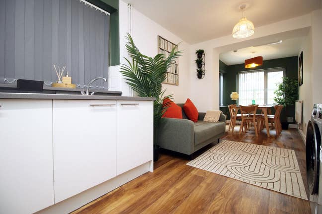 Two Rooms in Great City Location Available Main Photo