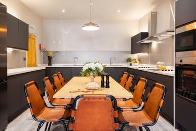 1 Week Free⚡ This House Is a Showstopper Main Photo