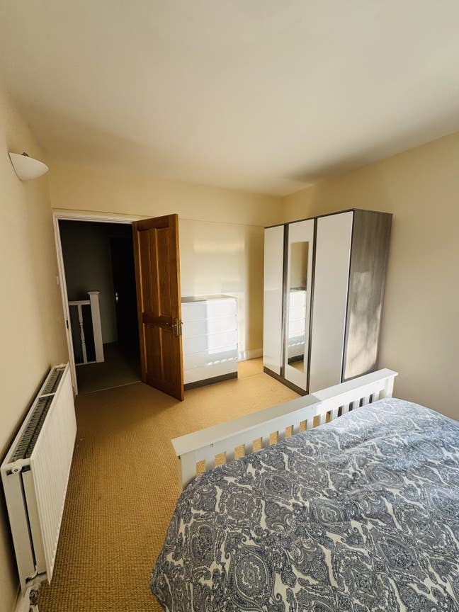 Looking for clean and quite female flatmates. Main Photo