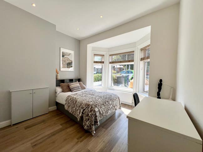 Seeking female for En-suite Room!!! Main Photo