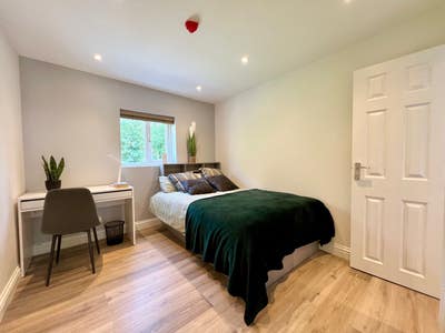 En-suite Rooms Available  Main Photo