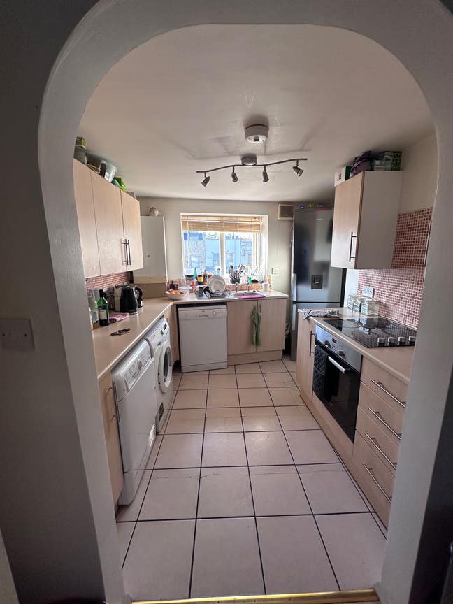 Double Room in amazing flat to move in asap! Main Photo