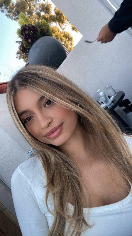 American female looking for roommate in London Main Photo