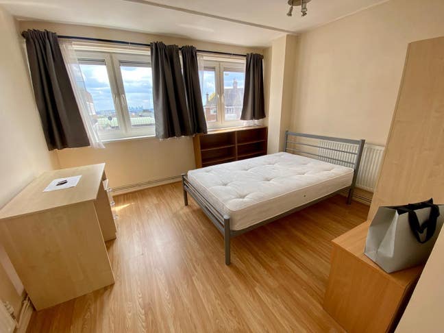 Comfy Room in Good Location - Renovated Flat Main Photo