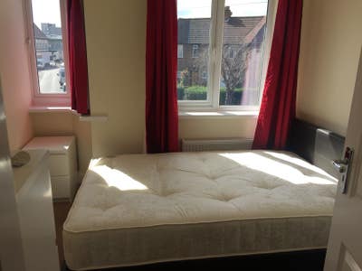 Small sunny double in beautiful house Main Photo