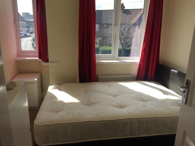 Small sunny double in beautiful house Main Photo